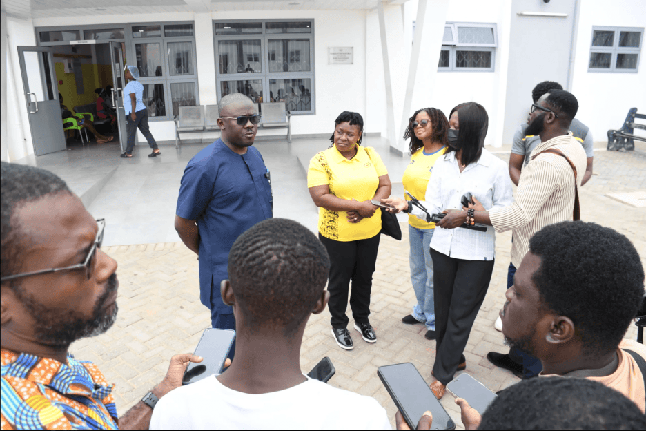 Administrator engages journalists
